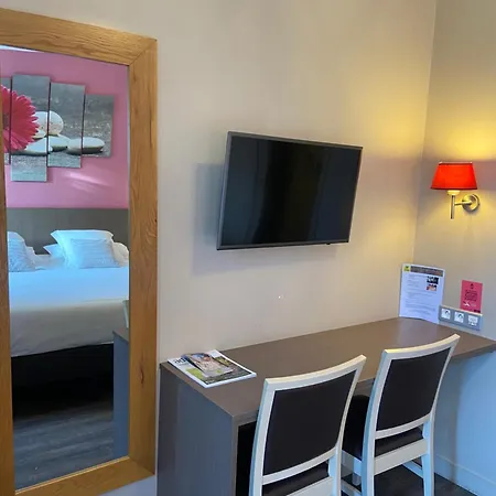 Otel Logis La Lentillere - Restaurant Cote Parc Lalacelle