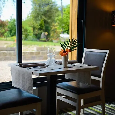 Logis La Lentillere - Restaurant Cote Parc 2*