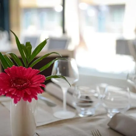 Logis Hotel La Lentillere - Restaurant Cote Parc 2* Lalacelle