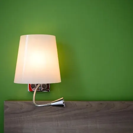 Otel Logis La Lentillere - Restaurant Cote Parc Lalacelle