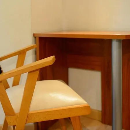 Otel Logis La Lentillere - Restaurant Cote Parc 2*