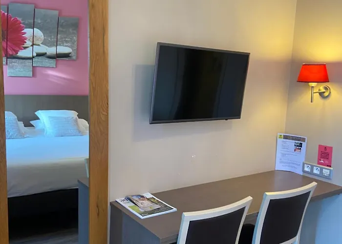 Hotel Logis La Lentillere - Restaurant Cote Parc Lalacelle