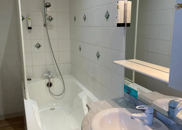 Logis La Lentillere - Restaurant Cote Parc Hotel Lalacelle