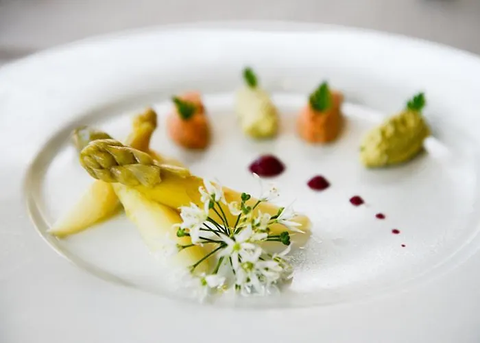 Logis La Lentillere - Restaurant Cote Parc Hotel Lalacelle