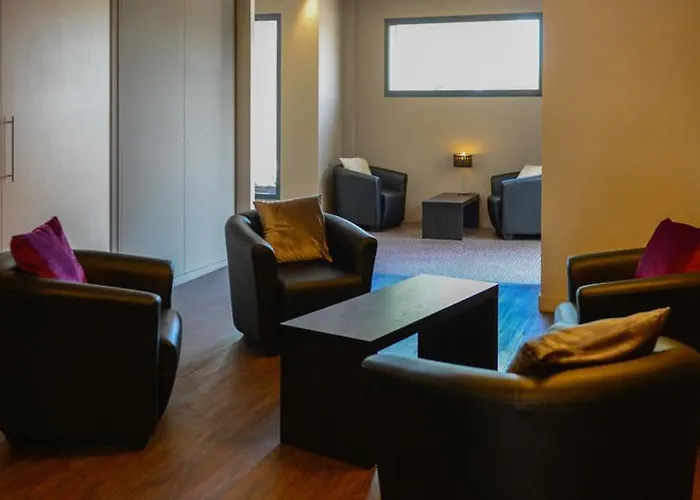 Logis La Lentillere - Restaurant Cote Parc 2*