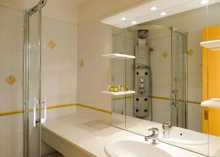 Hotel Logis La Lentillere - Restaurant Cote Parc Lalacelle