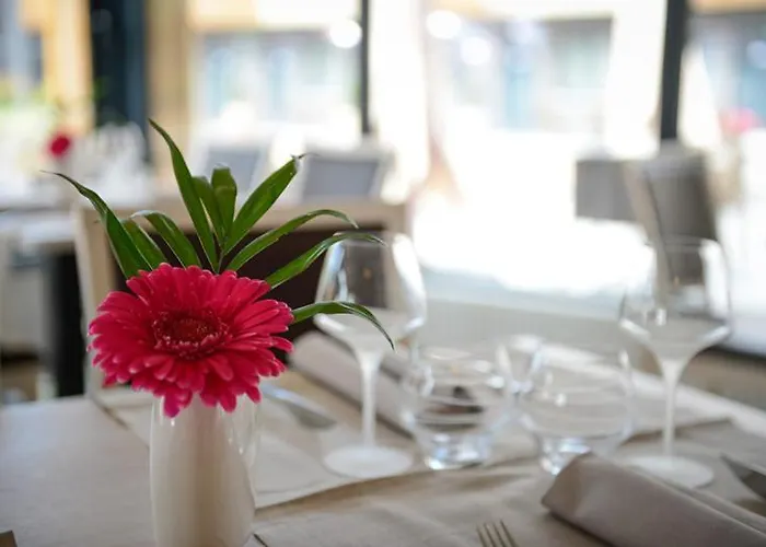 Logis La Lentillere - Restaurant Cote Parc 2* Lalacelle