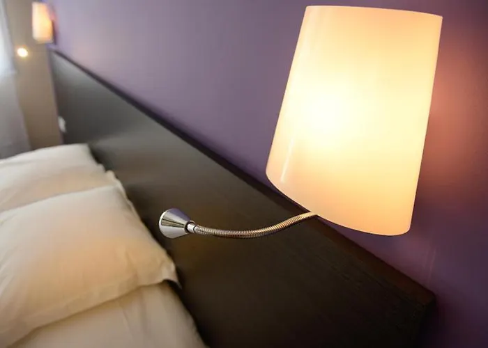 罗吉斯林提勒尔酒店（科特迪瓦parc餐厅） 2* 拉勒塞勒